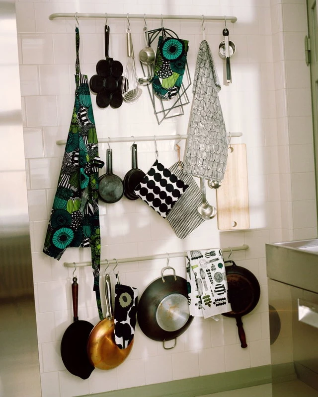 Marimekko Räsymatto Pot Holder, Black - White 2 Marimekko Räsymatto Pot Holder, Black - White - Image 2