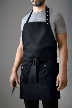 The Organic Company Creative And Garden Apron, Black 6 The Organic Company Creative And Garden Apron, Black -Kitchen Utensils Shop 1031 100 Creative And Garden Apron Black Lifestyle 01