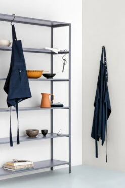 The Organic Company Creative And Garden Apron, Black 7 The Organic Company Creative And Garden Apron, Black -Kitchen Utensils Shop 1031 Creative And Garden Apron 1037 Apron With Pocket Lifestyle 01