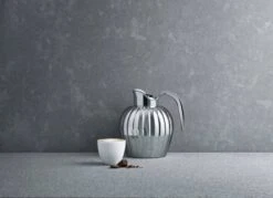 Georg Jensen Bernadotte Thermo Jug 0,8 L 9 Georg Jensen Bernadotte Thermo Jug 0,8 L -Kitchen Utensils Shop 3583606 Label