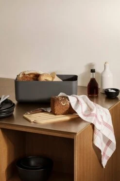 Eva Solo Bread Bin, Grey 7 Eva Solo Bread Bin, Grey -Kitchen Utensils Shop 520362 Eva Solo Bread bin Elephant grey2