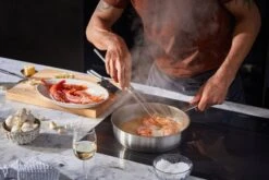 Fiskars All Steel Sauté Pan, 26 Cm 9 Fiskars All Steel Sauté Pan, 26 Cm -Kitchen Utensils Shop FI Fiskars All Steel Saute pan 26cm Action 04