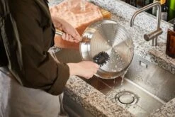 Fiskars All Steel Frying Pan, 28 Cm -Kitchen Utensils Shop Fiskars All Steel frying pan cleaning 01