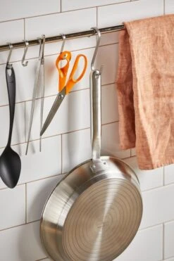 Fiskars All Steel Frying Pan, 28 Cm -Kitchen Utensils Shop Fiskars All Steel frying pan hanging hole 01 1