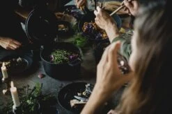 Fiskars Norden Cast Iron Casserole 6 L -Kitchen Utensils Shop Fiskars Cooking Action Norden Pot 6L sharing dinner 1026566