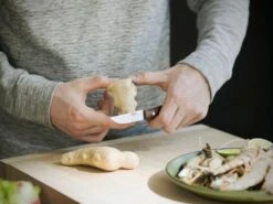 Fiskars Norr Peeling Knife 9 Fiskars Norr Peeling Knife -Kitchen Utensils Shop Fiskars Kitchen Action Norr Peeling knife cutting ginger 1016475