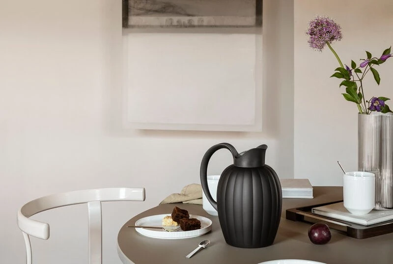 Georg Jensen Bernadotte Thermo Jug, 1 L, Midnight Black 5 Georg Jensen Bernadotte Thermo Jug, 1 L, Midnight Black - Image 5