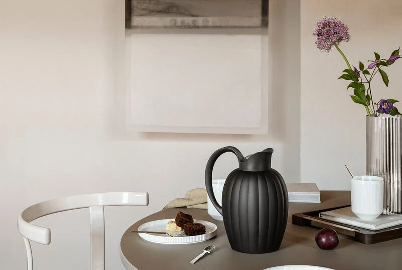 Georg Jensen Bernadotte Thermo Jug, 1 L, Midnight Black 4 Georg Jensen Bernadotte Thermo Jug, 1 L, Midnight Black - Image 4