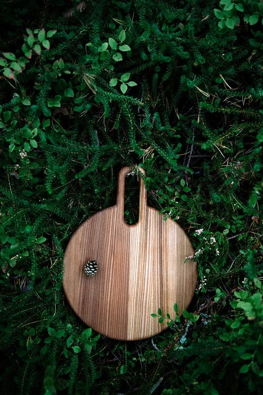 Hanna Saari Halikko Cutting Board, Round, Elm 6 Hanna Saari Halikko Cutting Board, Round, Elm - Image 6