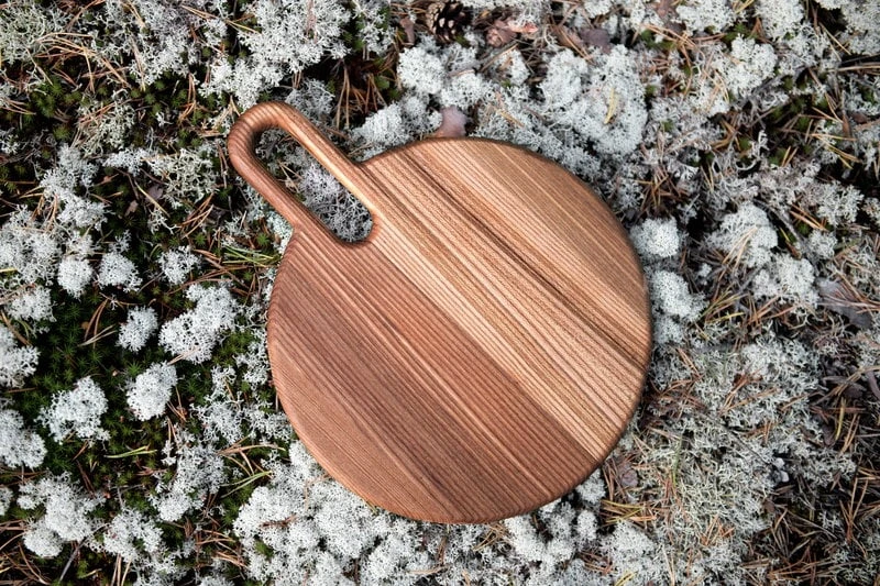 Hanna Saari Halikko Cutting Board, Round, Elm 4 Hanna Saari Halikko Cutting Board, Round, Elm - Image 4