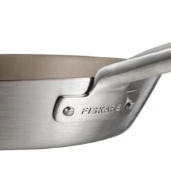 Fiskars Norden Steel Frying Pan, 28 Cm -Kitchen Utensils Shop Norden Steel Frying Pan Coated detail handle attachment