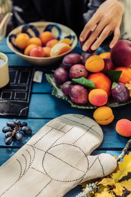 Saana Ja Olli Unien Talo Pot Holder/trivet, Black 3 Saana Ja Olli Unien Talo Pot Holder/trivet, Black - Image 3