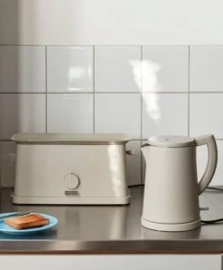 HAY Sowden Kettle, Grey 10 HAY Sowden Kettle, Grey -Kitchen Utensils Shop Sowden Toaster EU grey Sowden Kettle EU grey 1