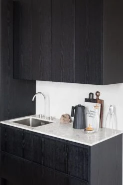 Alessi Plissé Electric Kettle 1,7 L, Black -Kitchen Utensils Shop Z7A8229